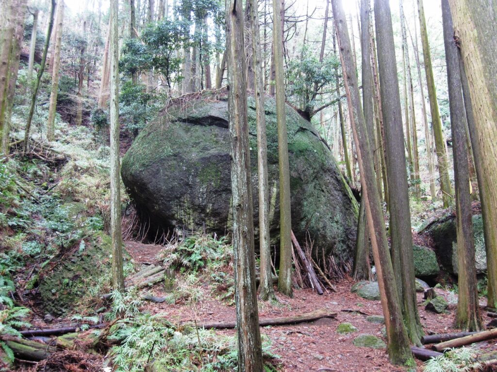 亀石