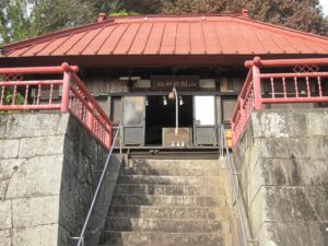 石森山磐座群 山梨岡神社