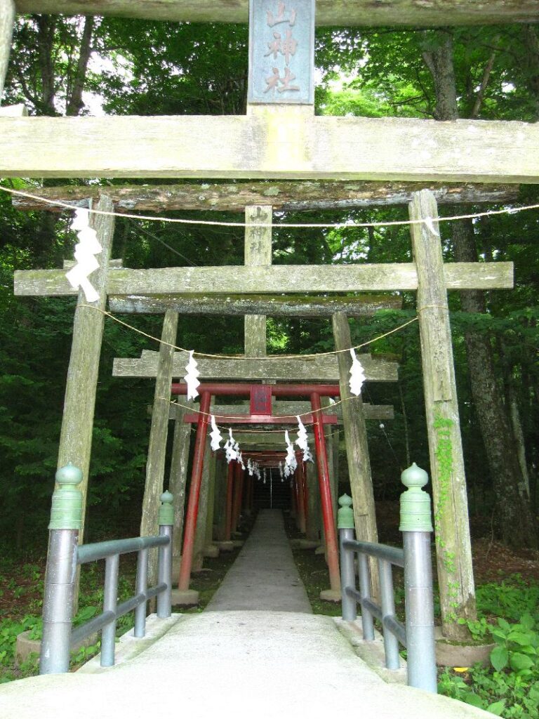 新屋山神社
