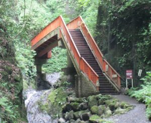 塩川滝,瀧神橋