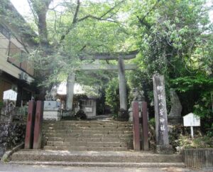 八菅神社の鳥居