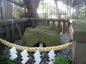 安房口神社の巨石,ご神体
