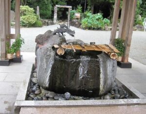 出雲大社相模分祠手水舎