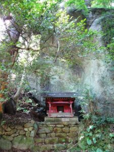 石老山の飯綱権現神社