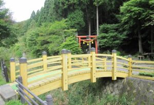 石割神社
