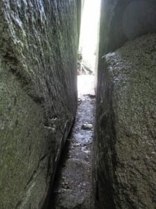 石割神社の巨石