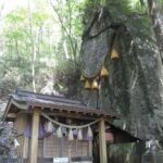 石割神社の巨石