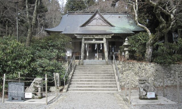 西照 本殿、狛犬